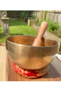 Medium Handbeaten Tibetan Singing Bowl - Lunar Harmony Singing Bowl - Handcrafted in Kathmandu Medium Handbeaten Tibetan Singing Bowl - Lunar Harmony Singing Bowl - Handcrafted in Kathmandu